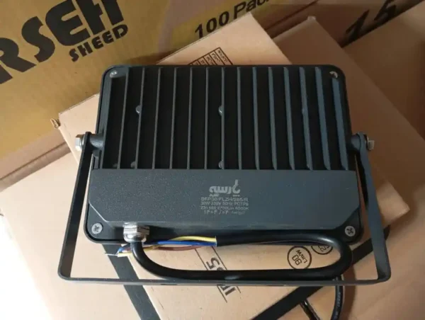 پروژکتور 30 وات پارسه شید مدل ژوپیتر | IP65 رنگ نور مهتابی - Image 3