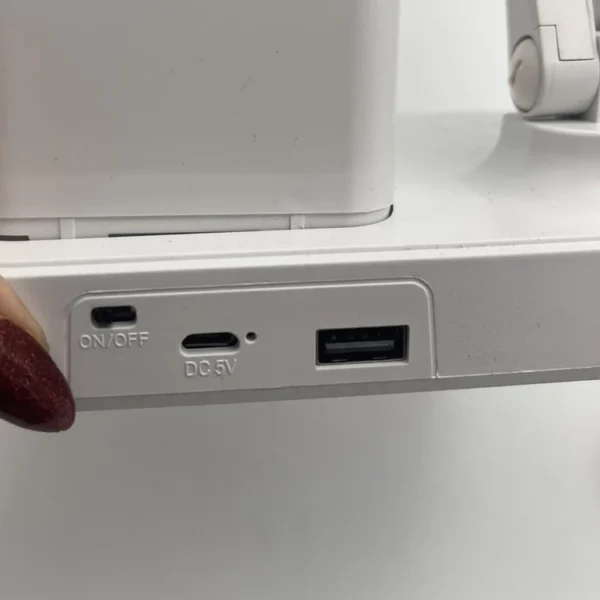 چراغ مطالعه شارژی مدل Q21-6 به همراه ساعت دیجیتال