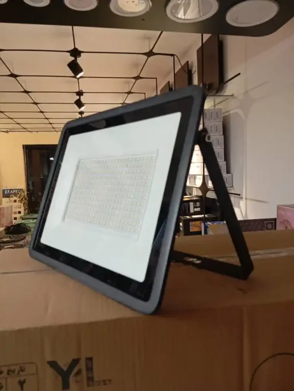 پروژکتور 200 وات پارسه شید مدل ژوپیتر | IP65 - رنگ نور مهتابی - Image 2